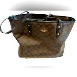 Coach Tote in Signature Canvas/Leather Brown